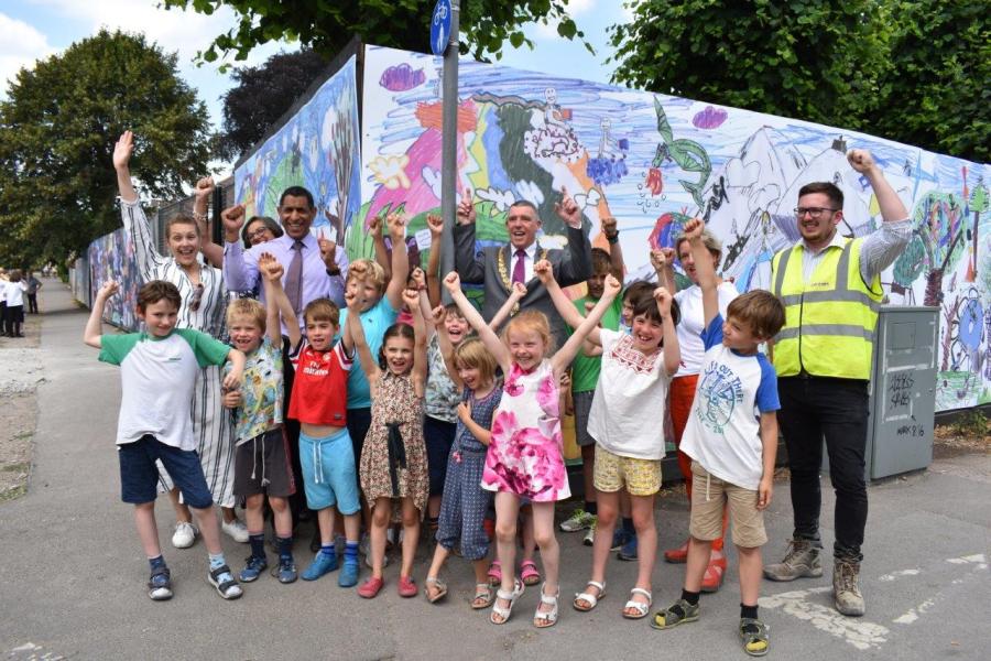 Children, headteacher and Mayor 